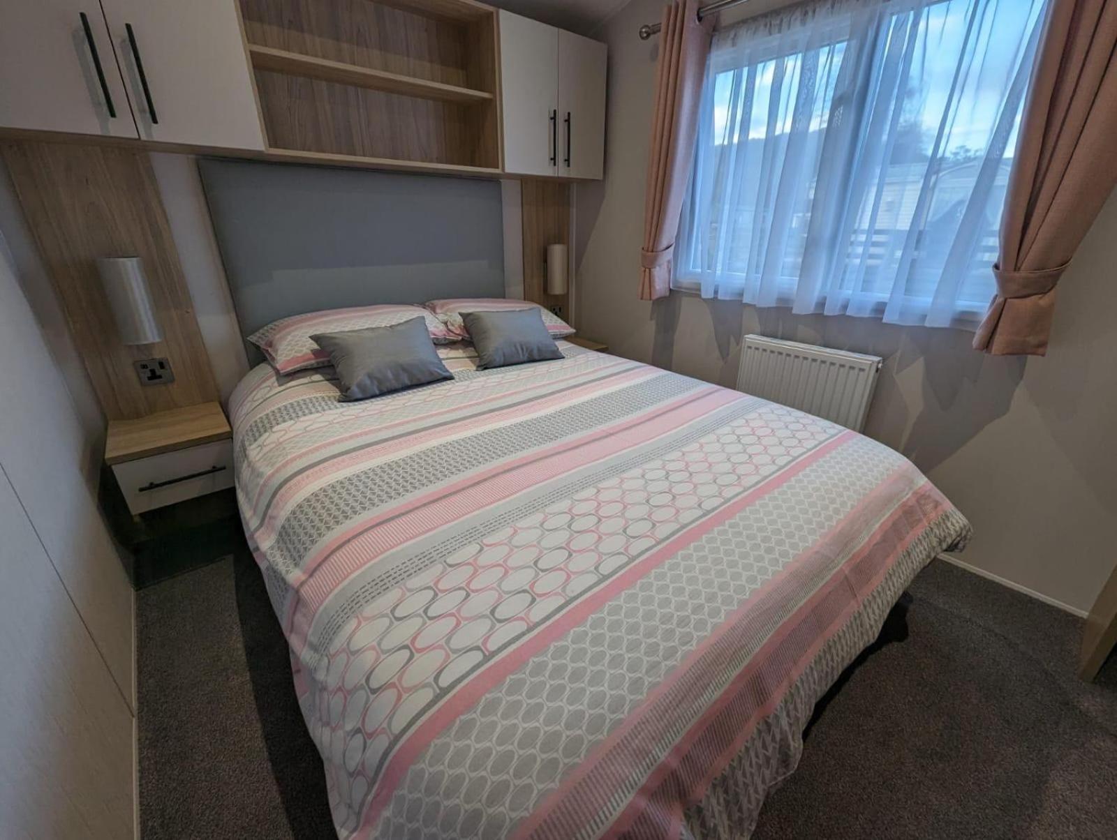The Manor Sea View 8 *
